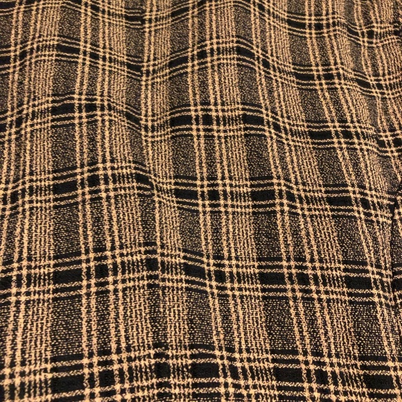 Beige blazer with black plaid stripe pattern and velvet collar - Picture 6 of 6